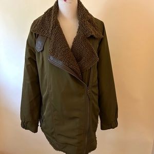 Anthropologie Fall/Winter Coat, Womens Medium 4/6, Green, Teddy Bear Lining